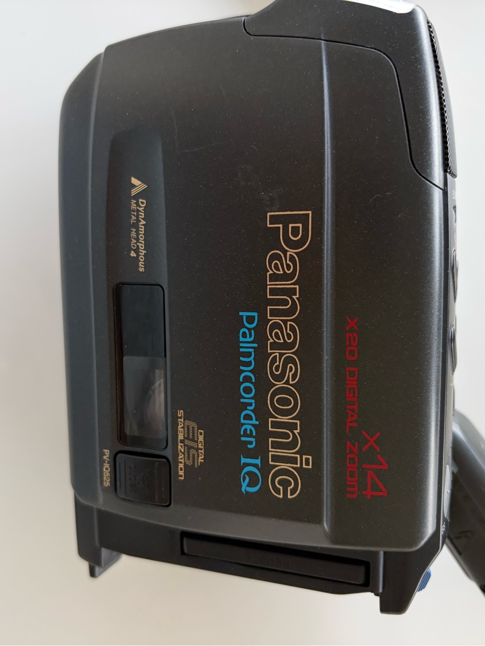 Panasonic Palmcorder IQ VHS-C Camcorder - Picture 2 of 6